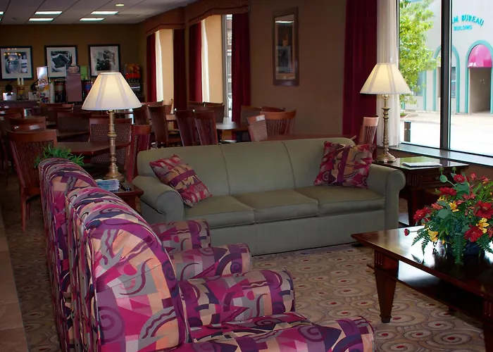 Hampton 3*